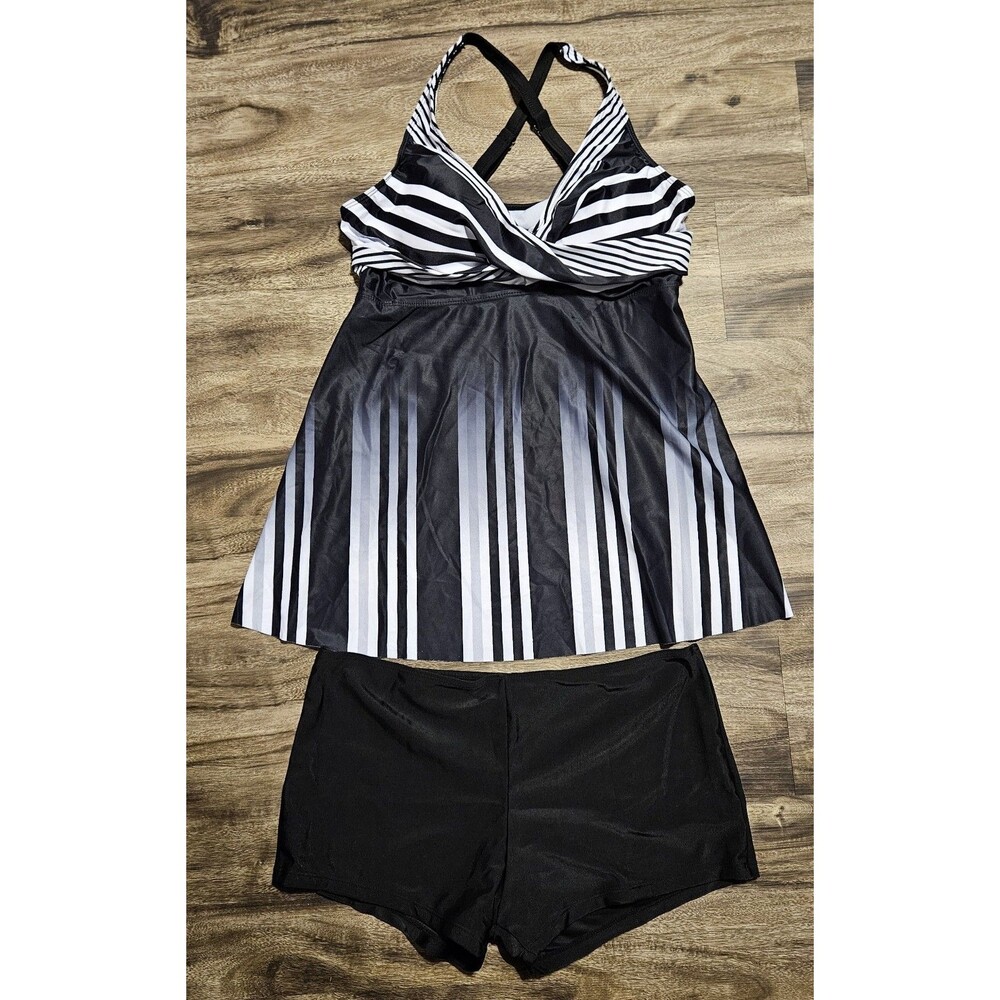 NWOT Denater Women's XL 2pc Tankini Swimsuit With Boyshorts Black Gray White